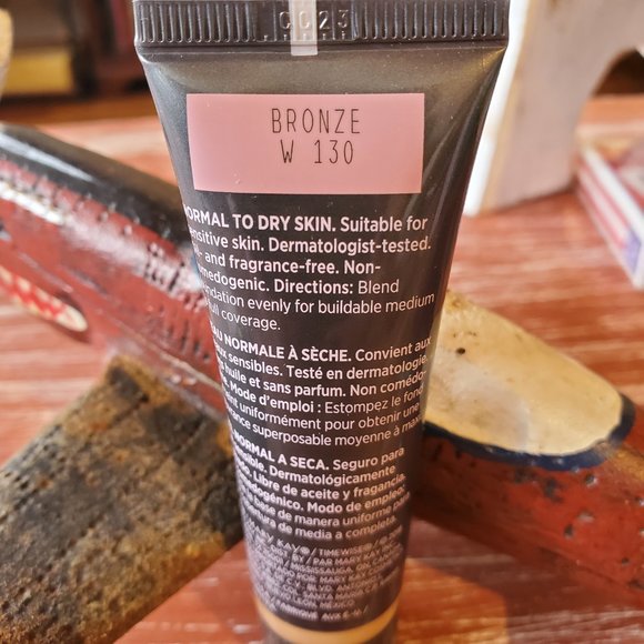 Bronze W 130 (Warm) Luminous 3D Foundation Normal to Dry - Mary Kay - Picture 3 of 3